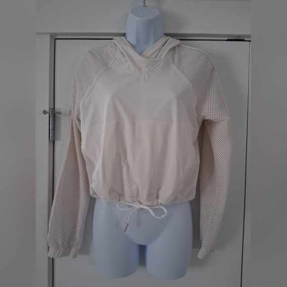 Lululemon/ Catch A Breeze/ Slightly Cropped Pullover/ Approx. Size US M/6 - Picture 10 of 15